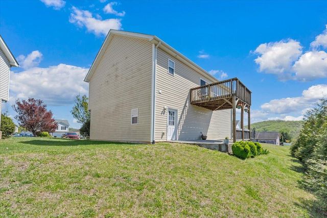 2722 Paddington Station LN, Vinton, VA 24179