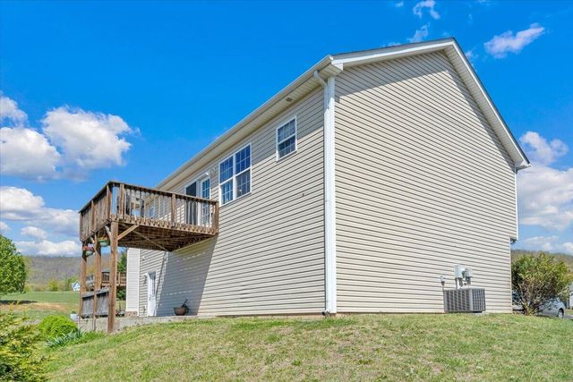 2722 Paddington Station LN, Vinton, VA 24179