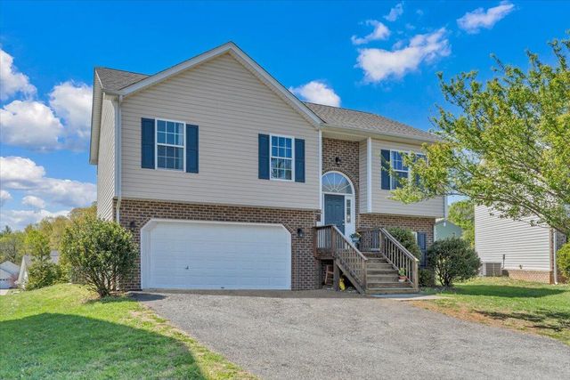 2722 Paddington Station LN, Vinton, VA 24179