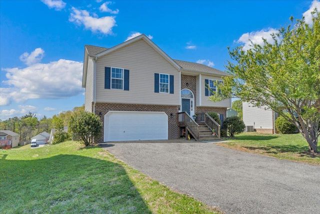 2722 Paddington Station LN, Vinton, VA 24179
