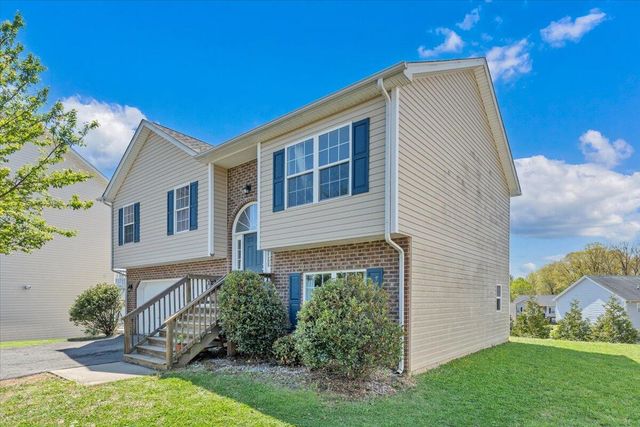 2722 Paddington Station LN, Vinton, VA 24179