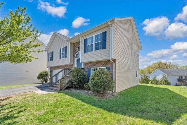 2722 Paddington Station LN, Vinton, VA 24179