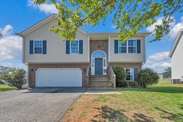2722 Paddington Station LN, Vinton, VA 24179