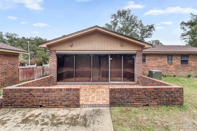 5027 Barbara Ln, Milton, FL 32570