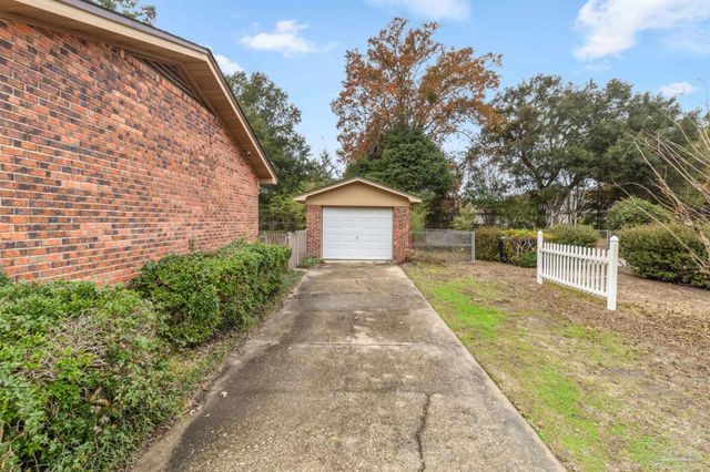 5027 Barbara Ln, Milton, FL 32570