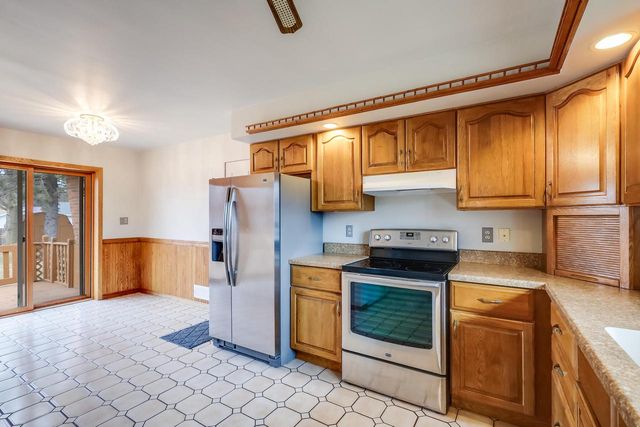 3702 Schroeder DRIVE, Manitowoc, WI 54220