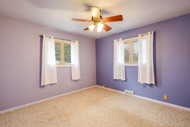 3702 Schroeder DRIVE, Manitowoc, WI 54220