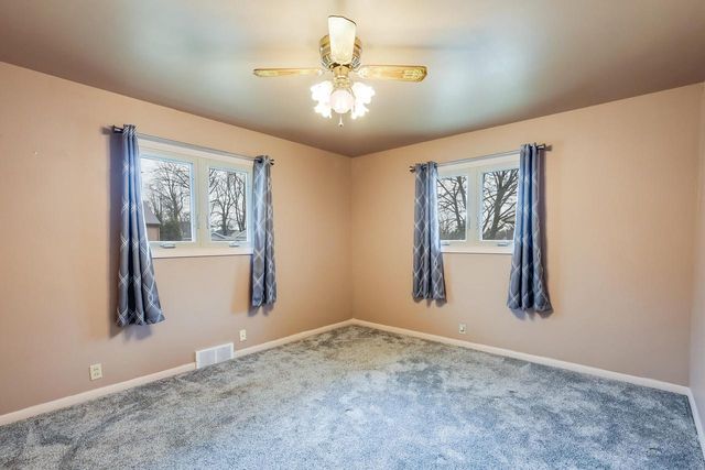 3702 Schroeder DRIVE, Manitowoc, WI 54220