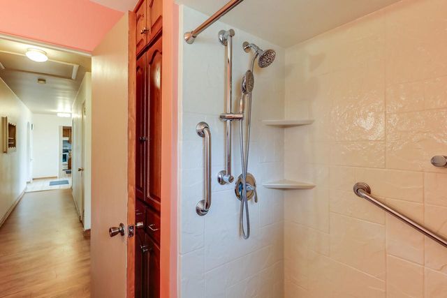 3702 Schroeder DRIVE, Manitowoc, WI 54220