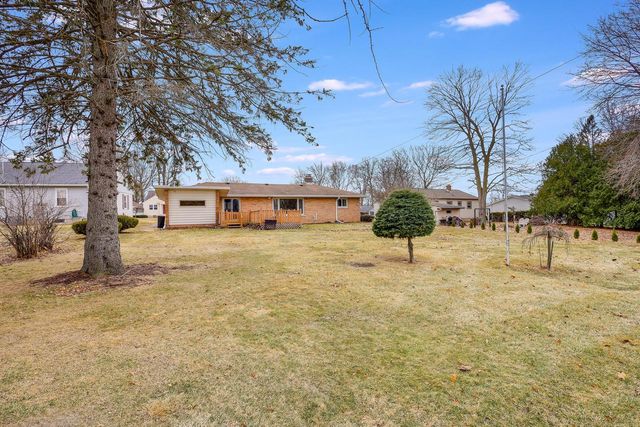 3702 Schroeder DRIVE, Manitowoc, WI 54220