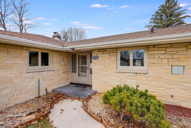 3702 Schroeder DRIVE, Manitowoc, WI 54220