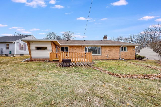 3702 Schroeder DRIVE, Manitowoc, WI 54220