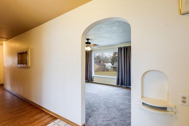 3702 Schroeder DRIVE, Manitowoc, WI 54220