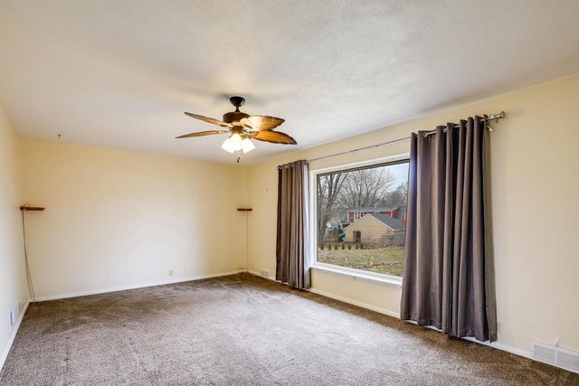 3702 Schroeder DRIVE, Manitowoc, WI 54220