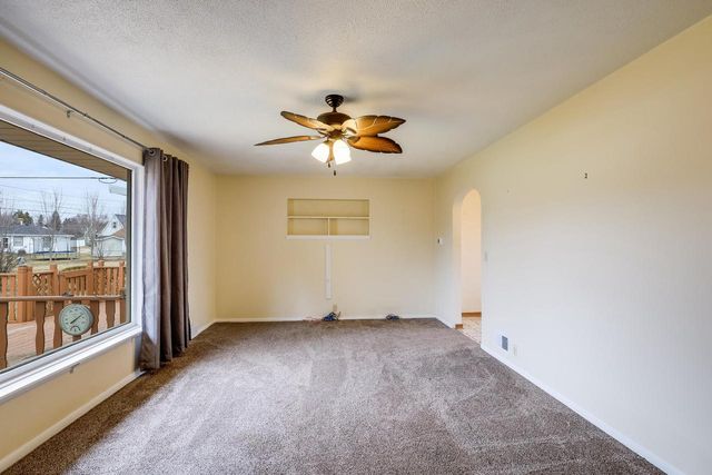 3702 Schroeder DRIVE, Manitowoc, WI 54220