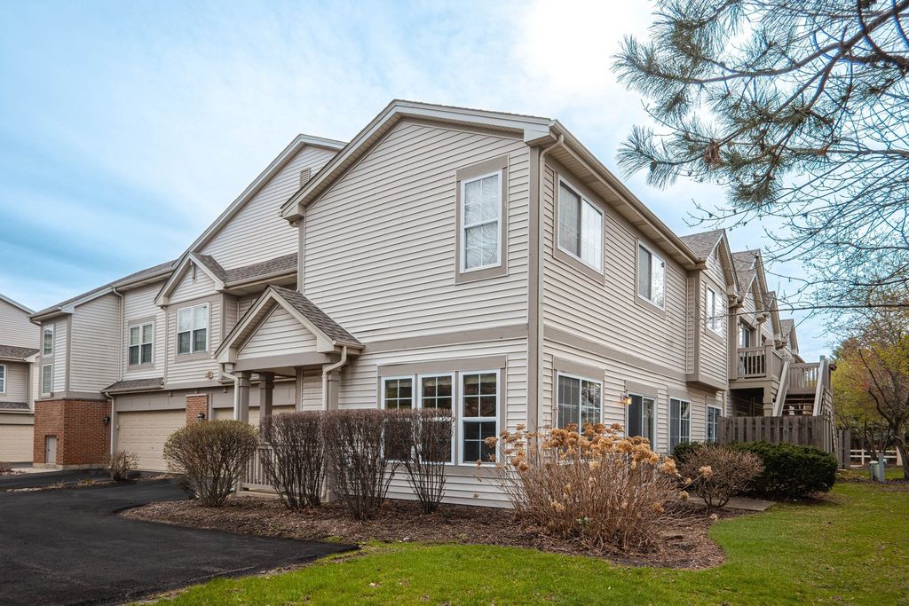 2123 Vanderbilt Drive 2123, Geneva, IL 60134