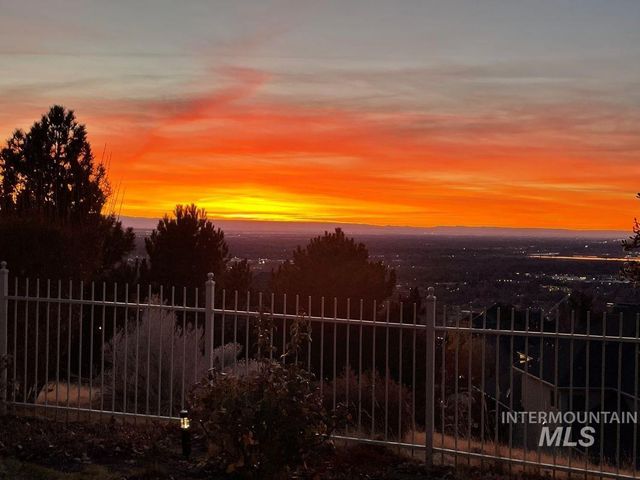 5310 N Quail Summit Way, Boise, ID 83703