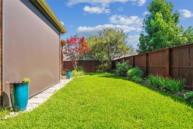 8704 Dayton Drive, Lantana, TX 76226