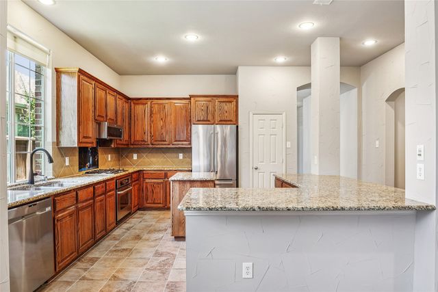 8704 Dayton Drive, Lantana, TX 76226