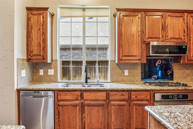 8704 Dayton Drive, Lantana, TX 76226