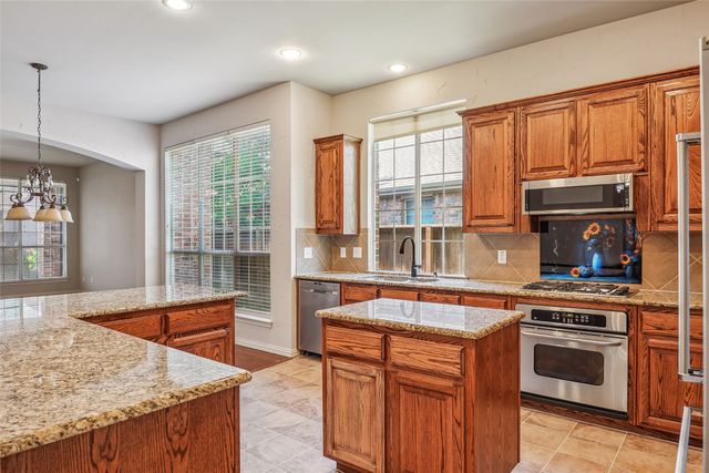 8704 Dayton Drive, Lantana, TX 76226