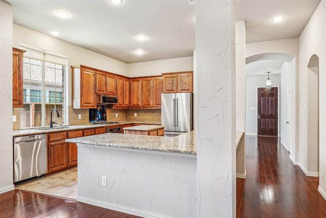 8704 Dayton Drive, Lantana, TX 76226