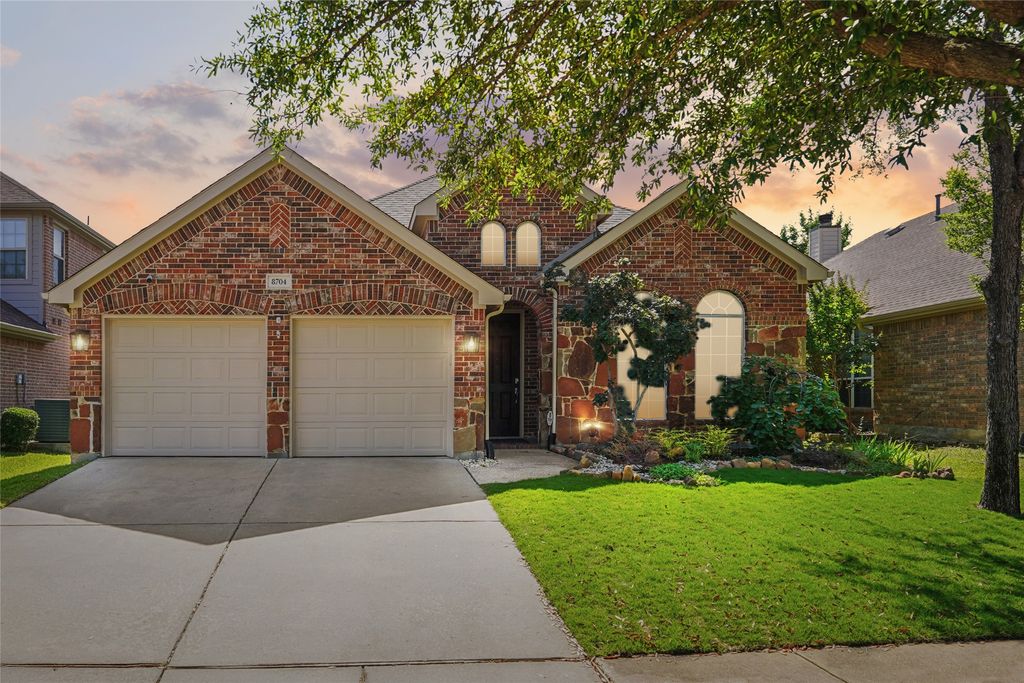 8704 Dayton Drive, Lantana, TX 76226