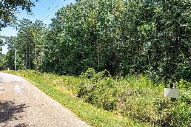 43.16 Crooked Rd., Laurel, MS 39443