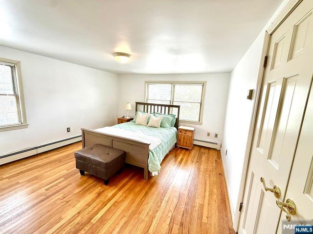 80 Roosevelt Avenue, Bergenfield, NJ 07621