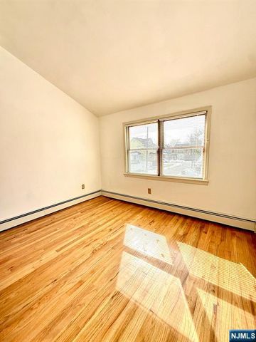 80 Roosevelt Avenue, Bergenfield, NJ 07621