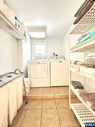 80 Roosevelt Avenue, Bergenfield, NJ 07621