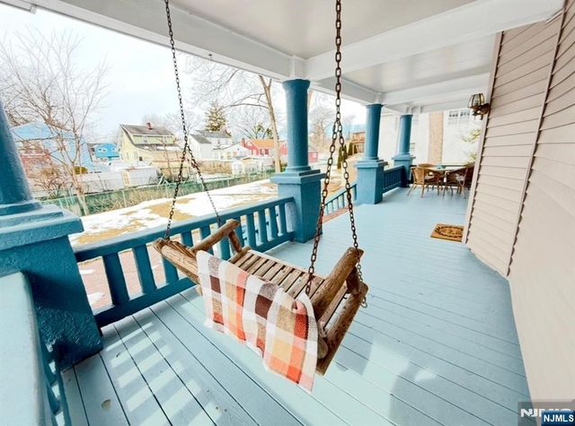 80 Roosevelt Avenue, Bergenfield, NJ 07621