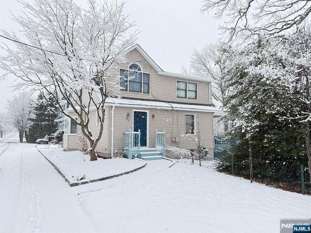 80 Roosevelt Avenue, Bergenfield, NJ 07621