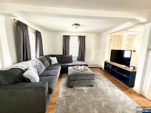 80 Roosevelt Avenue, Bergenfield, NJ 07621