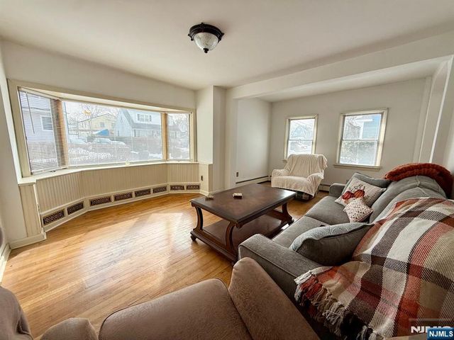 80 Roosevelt Avenue, Bergenfield, NJ 07621