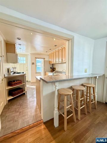 80 Roosevelt Avenue, Bergenfield, NJ 07621