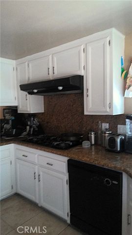 2542 N Pacific Avenue, Santa Ana, CA 92706