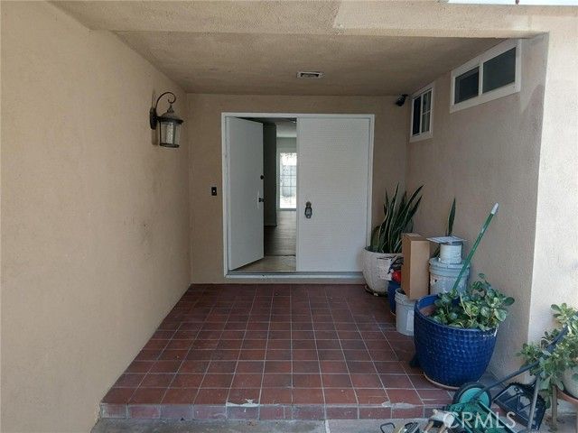 2542 N Pacific Avenue, Santa Ana, CA 92706