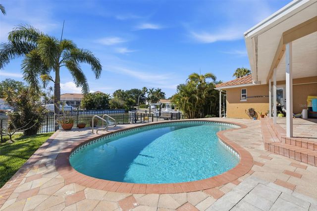 1997 HAWAII AVENUE NE, St Petersburg, FL 33703