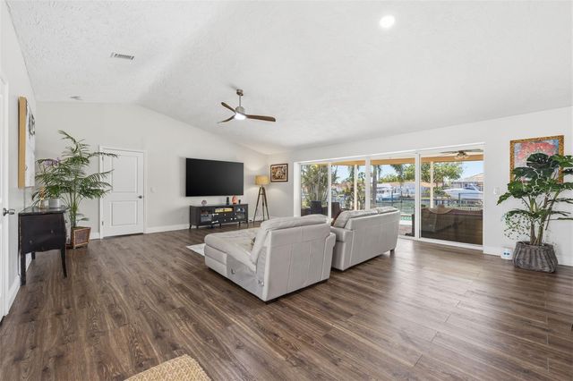 1997 HAWAII AVENUE NE, St Petersburg, FL 33703