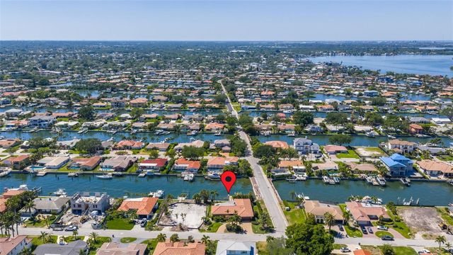 1997 HAWAII AVENUE NE, St Petersburg, FL 33703