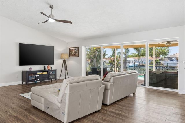 1997 HAWAII AVENUE NE, St Petersburg, FL 33703