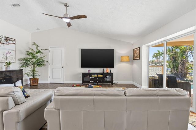 1997 HAWAII AVENUE NE, St Petersburg, FL 33703