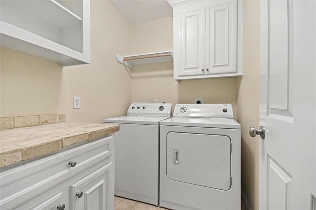 213 Rippling Creek Lane, Alvin, TX 77511