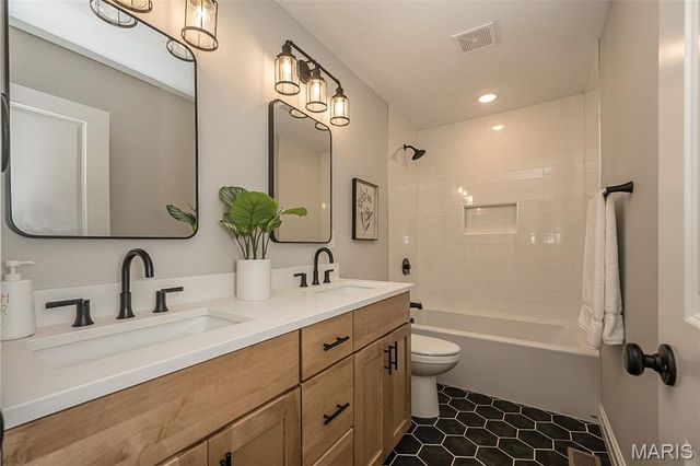 438 Lee Avenue, Kirkwood, MO 63122