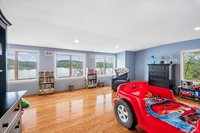 155 W Lakeshore Drive, Carmel, NY 10512