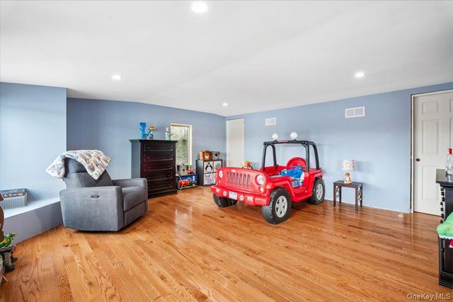 155 W Lakeshore Drive, Carmel, NY 10512