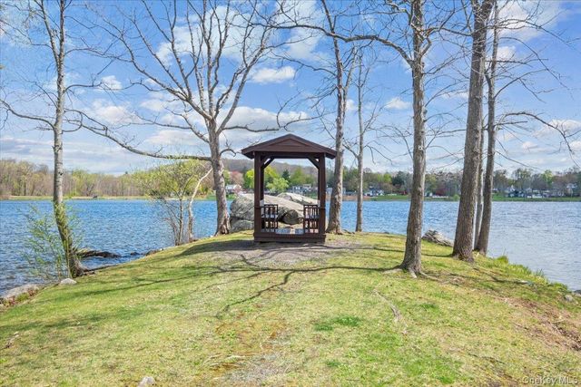 155 W Lakeshore Drive, Carmel, NY 10512