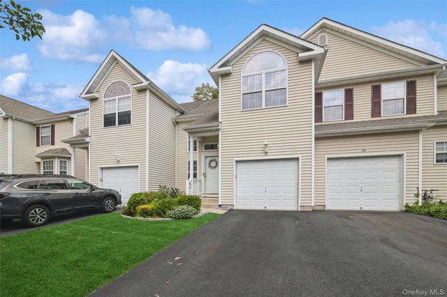 34 Cranberry Circle, Medford, NY 11763