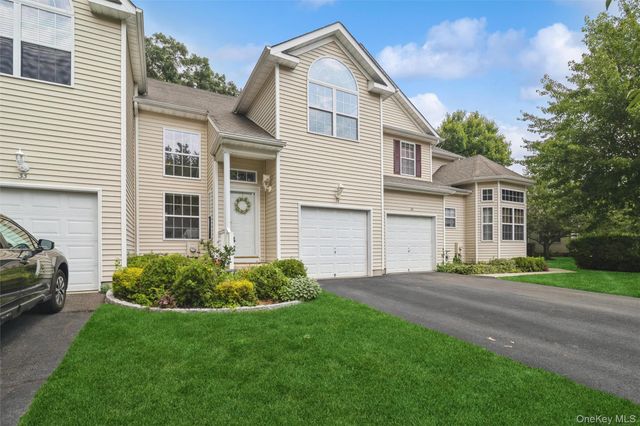 34 Cranberry Circle, Medford, NY 11763